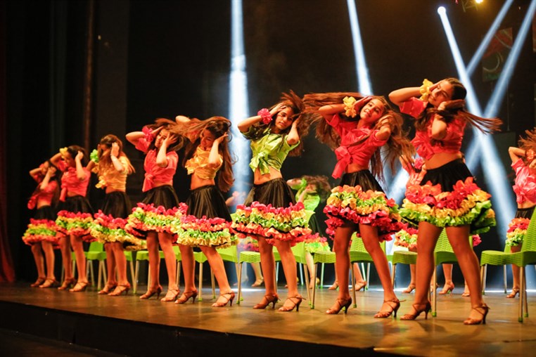 Tribe Dance Hold Your Dream 